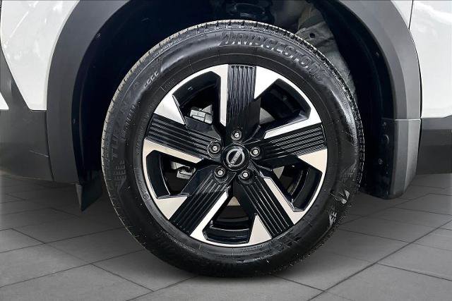 Certified 2025 Nissan Kicks SV AWD/4WD image 11