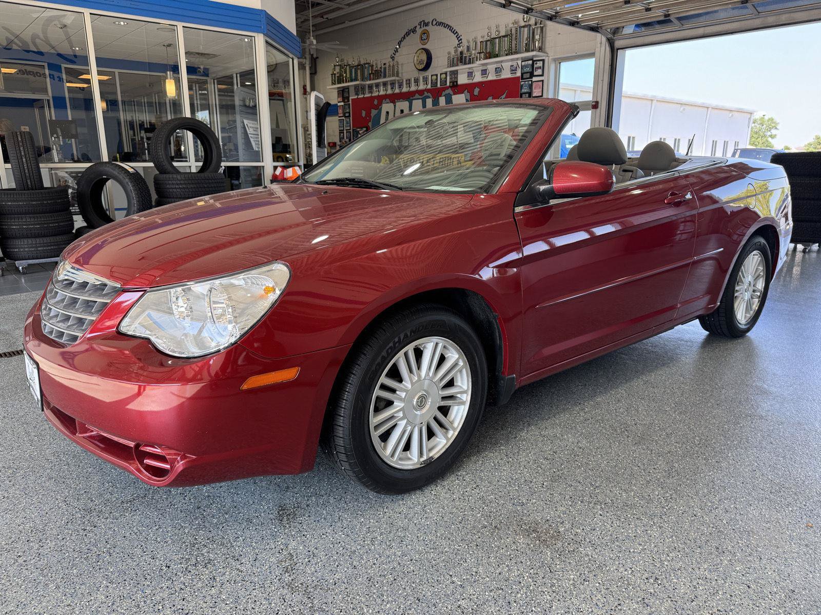 Used 2008 Chrysler Sebring Touring w/ Electronics Convenience Group FWD image 16