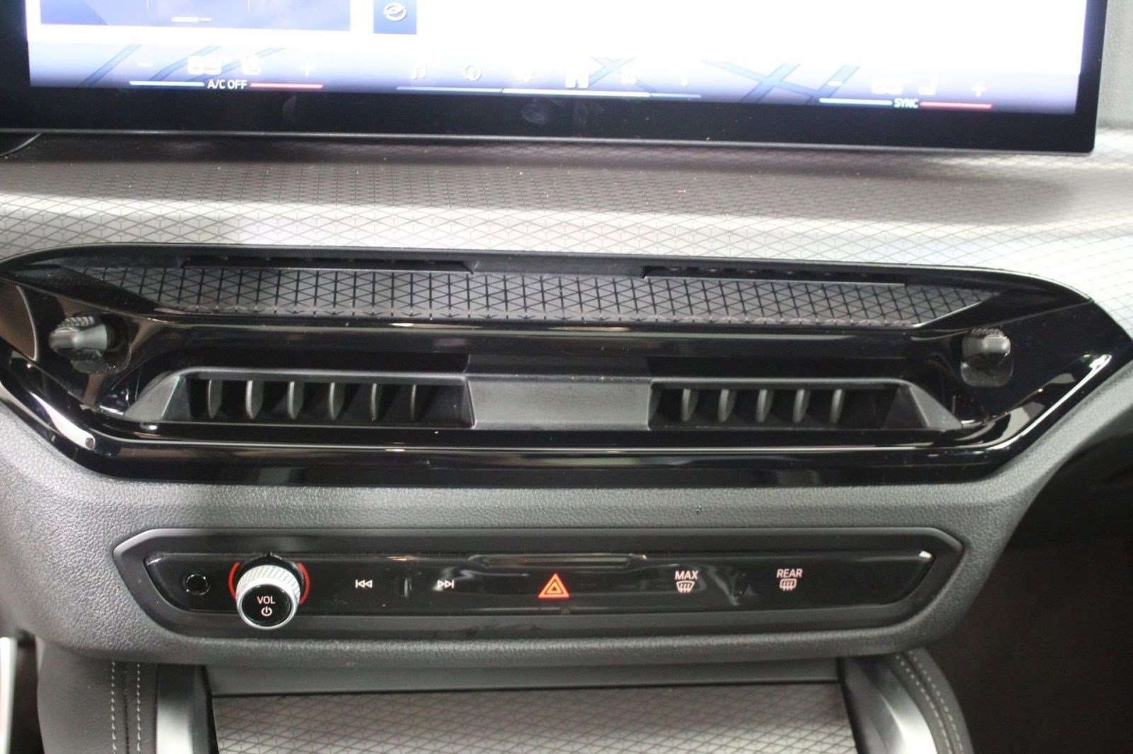 Used 2025 BMW M440i Coupe w/ Premium Package image 21