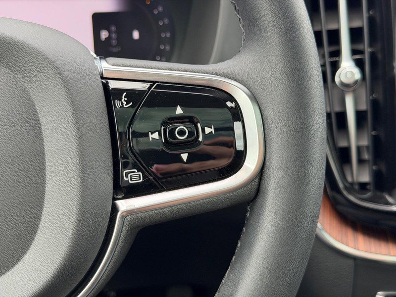 Certified 2023 Volvo XC60 B5 Plus w/ Climate Package AWD/4WD image 19