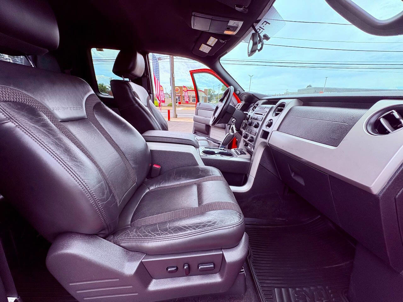 Used 2010 Ford F150 Raptor image 31