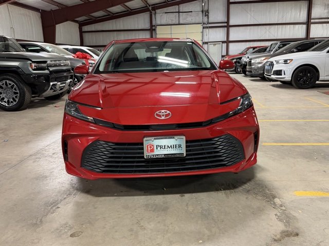 Used 2025 Toyota Camry SE image 2