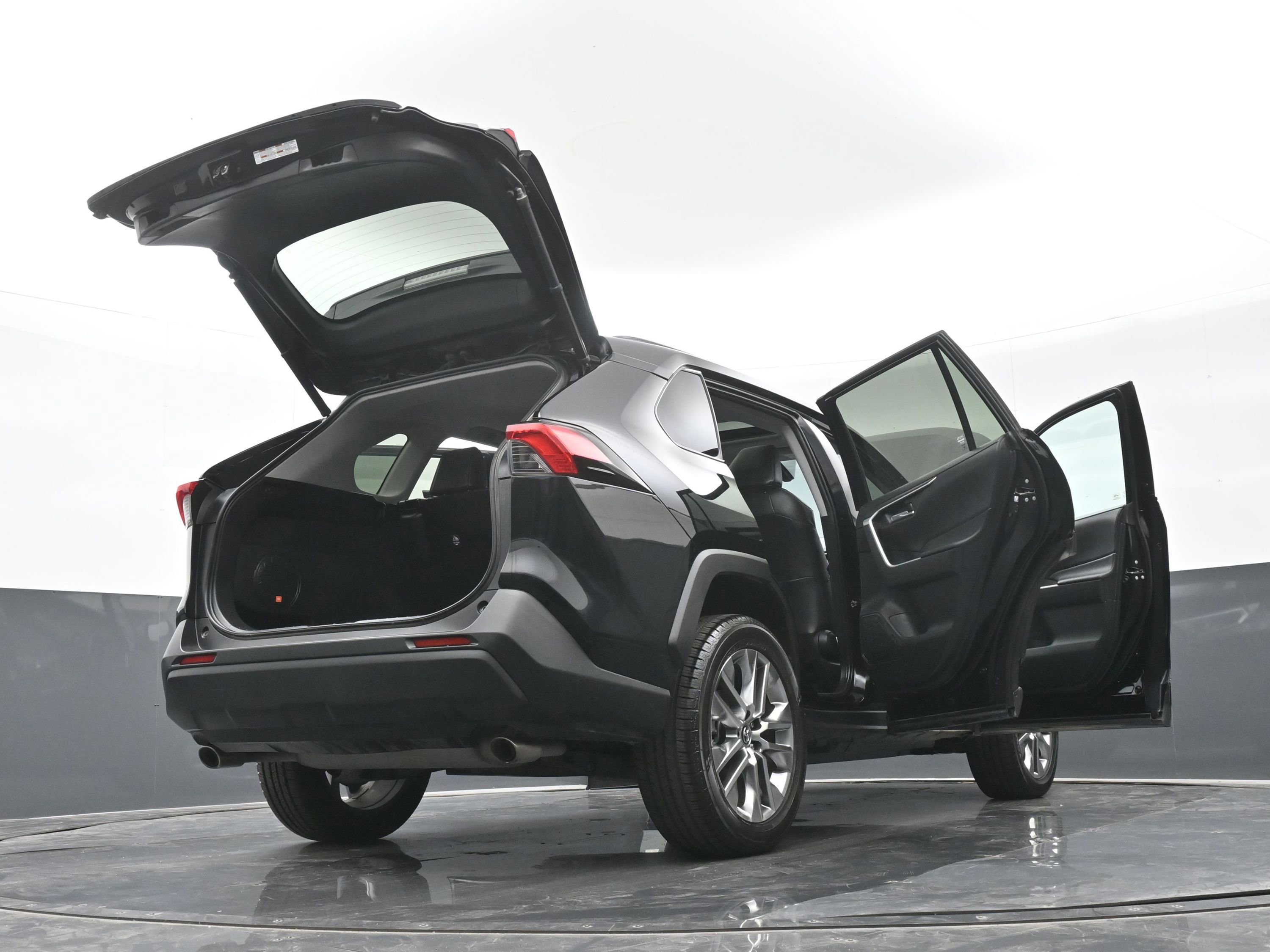 Used 2019 Toyota RAV4 XLE Premium image 50