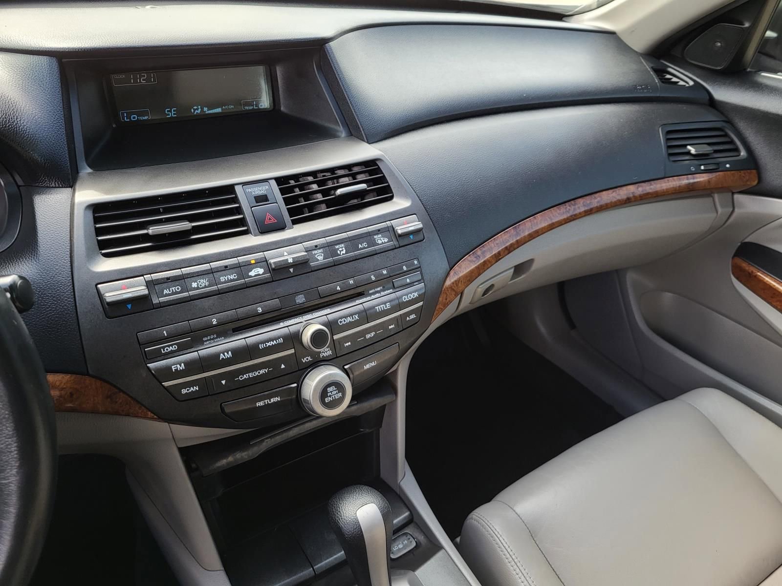 Used 2011 Honda Accord EX-L image 24