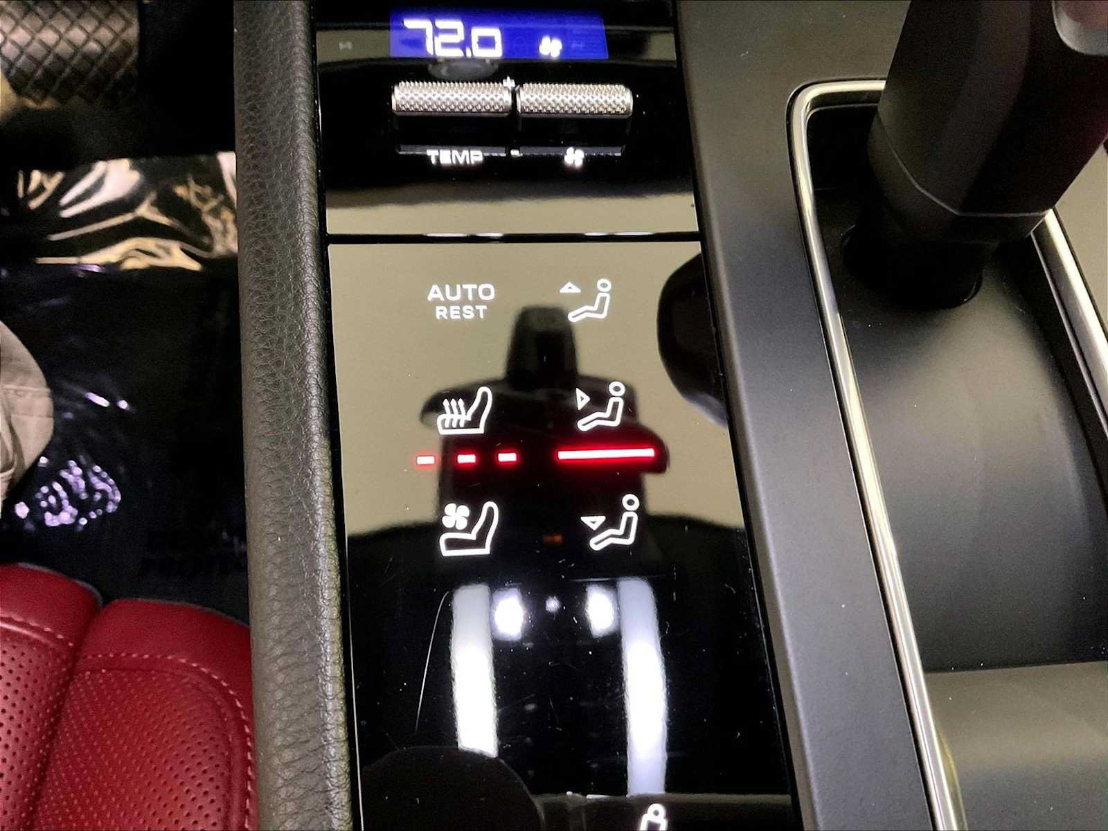 Certified 2023 Porsche Macan Turbo AWD/4WD image 39