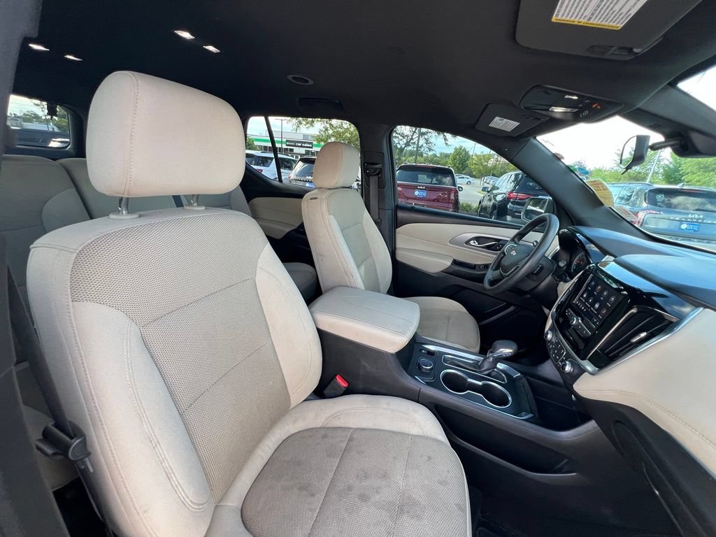 Used 2022 Chevrolet Traverse LS AWD/4WD image 29