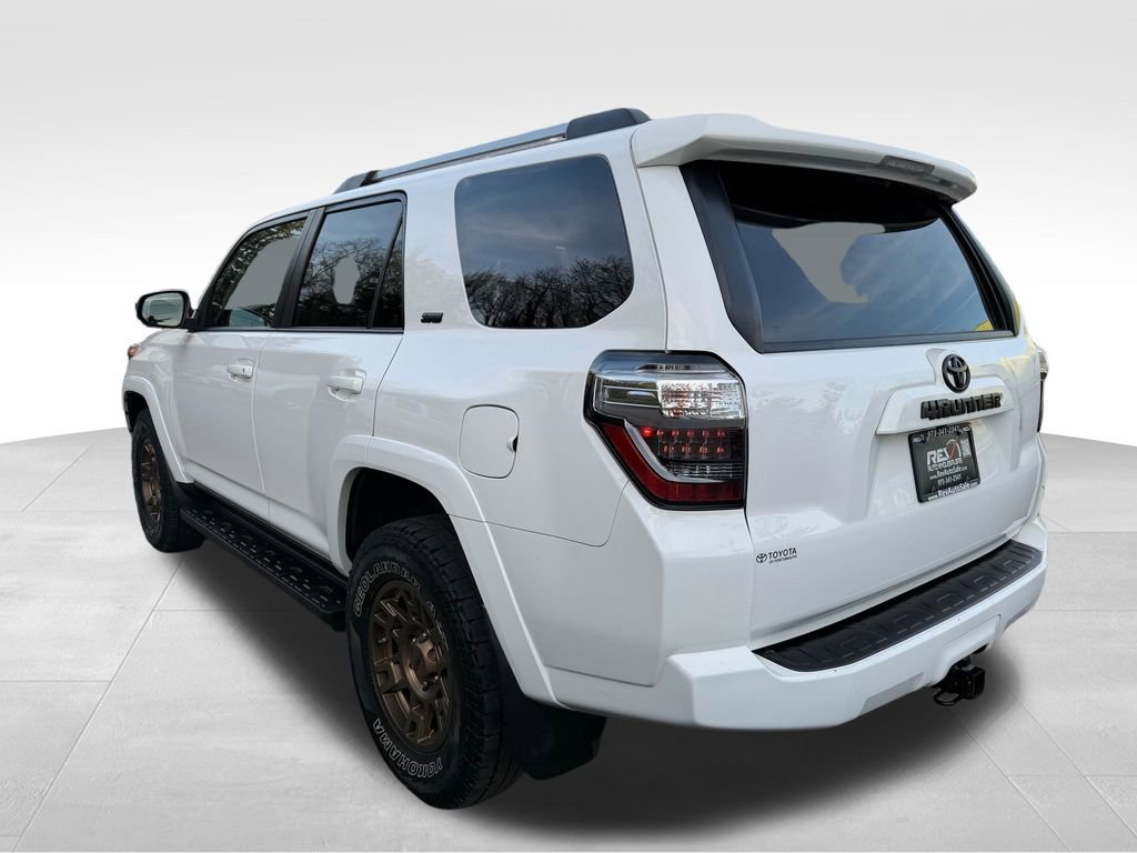 Used 2020 Toyota 4Runner SR5 AWD/4WD image 4