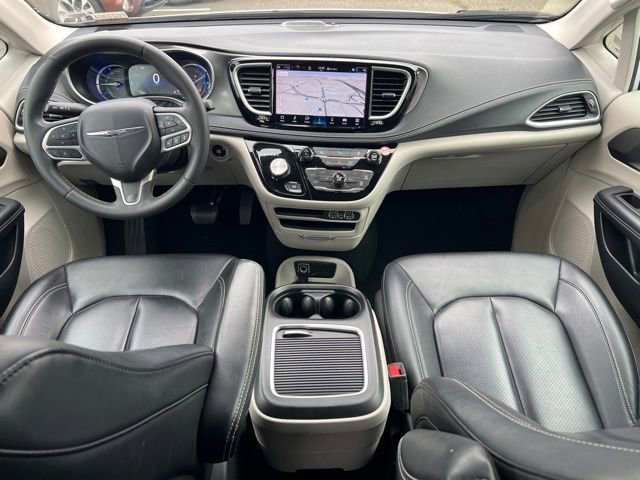 Used 2024 Chrysler Pacifica Select image 13