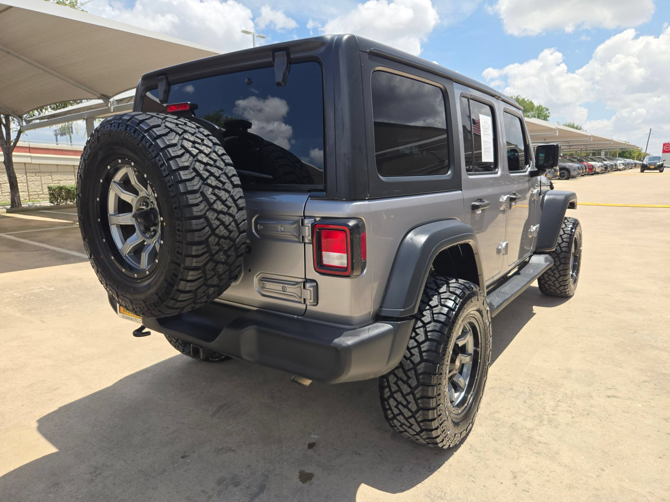 Used 2018 Jeep Wrangler Unlimited Sport S AWD/4WD image 3