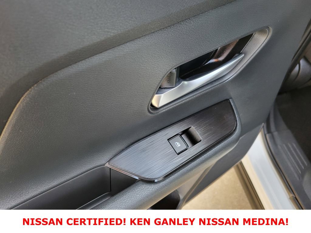 Certified 2025 Nissan Kicks SV AWD/4WD image 38