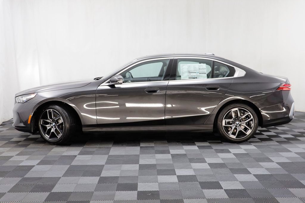 New 2026 BMW 530i xDrive w/ Premium Package AWD/4WD image 4
