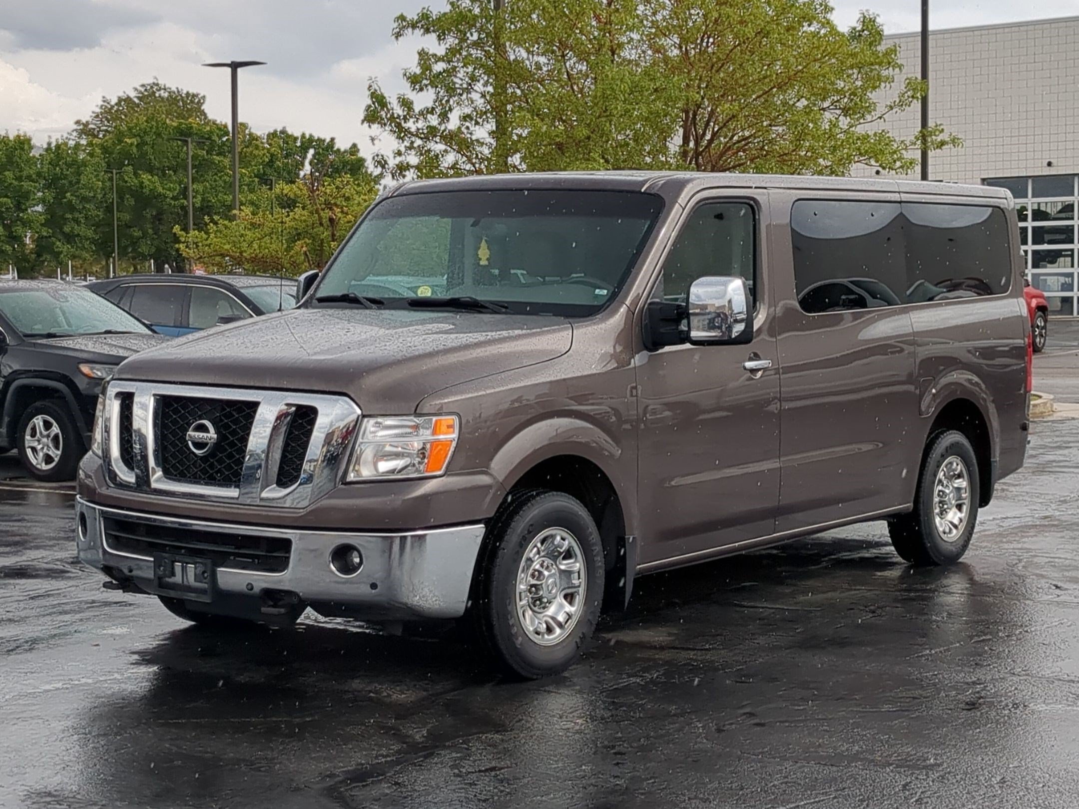 Used 2014 Nissan NV 3500 SL w/ Technology Package RWD image 10