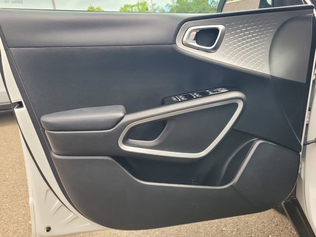 Used 2025 Kia Soul LX w/ LX Technology Package image 16