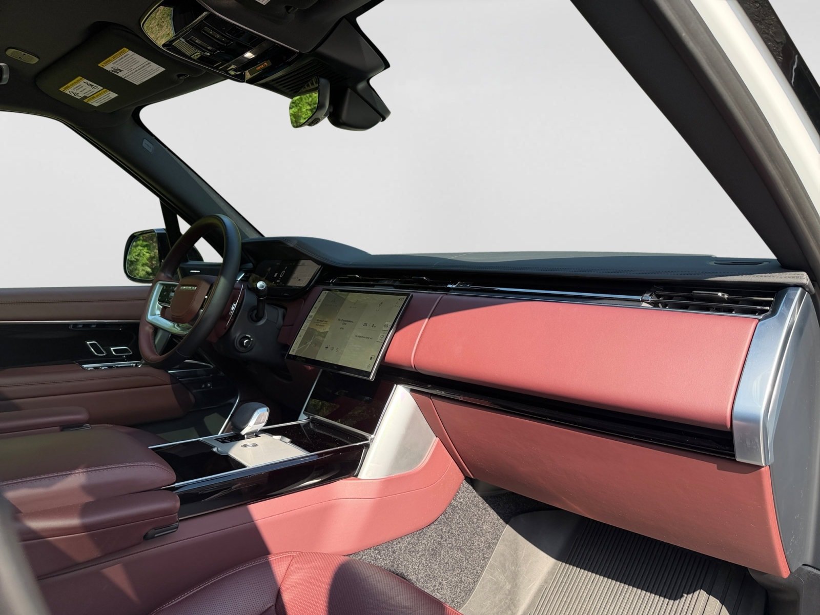 Certified 2025 Land Rover Range Rover SE AWD/4WD image 23