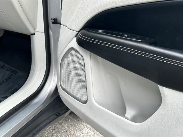 Certified 2019 Jeep Compass Latitude image 32