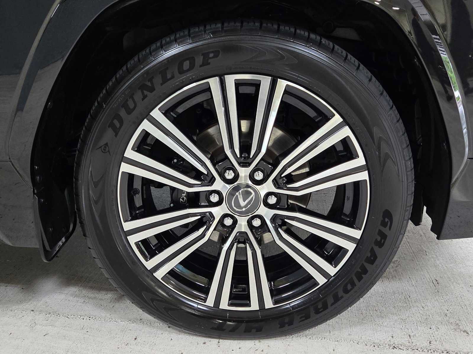 Used 2026 Lexus LX 600 4WD w/ Appearance Package image 9