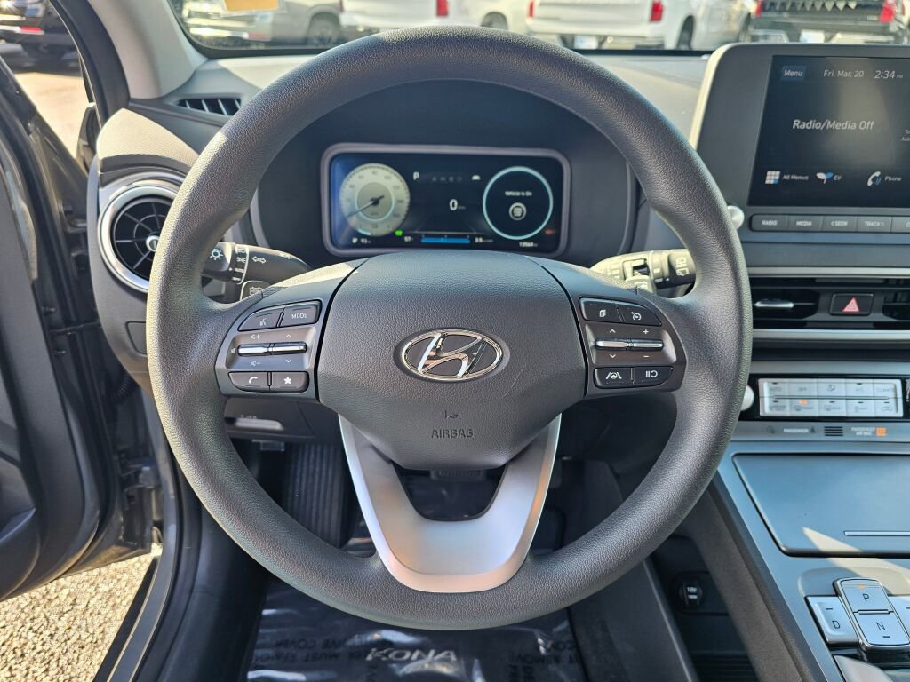 Used 2023 Hyundai Kona SE image 11