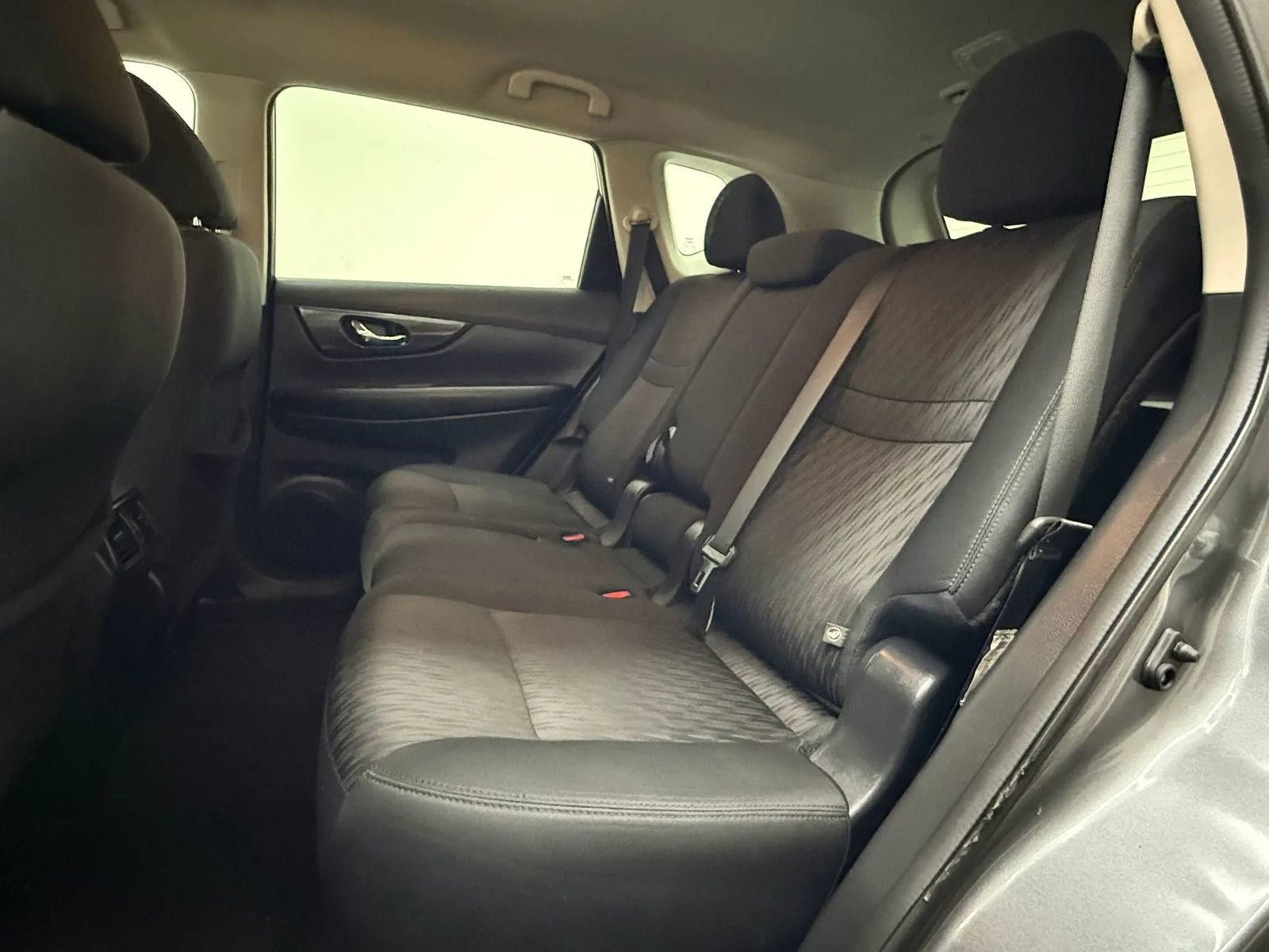 Used 2018 Nissan Rogue SV image 17