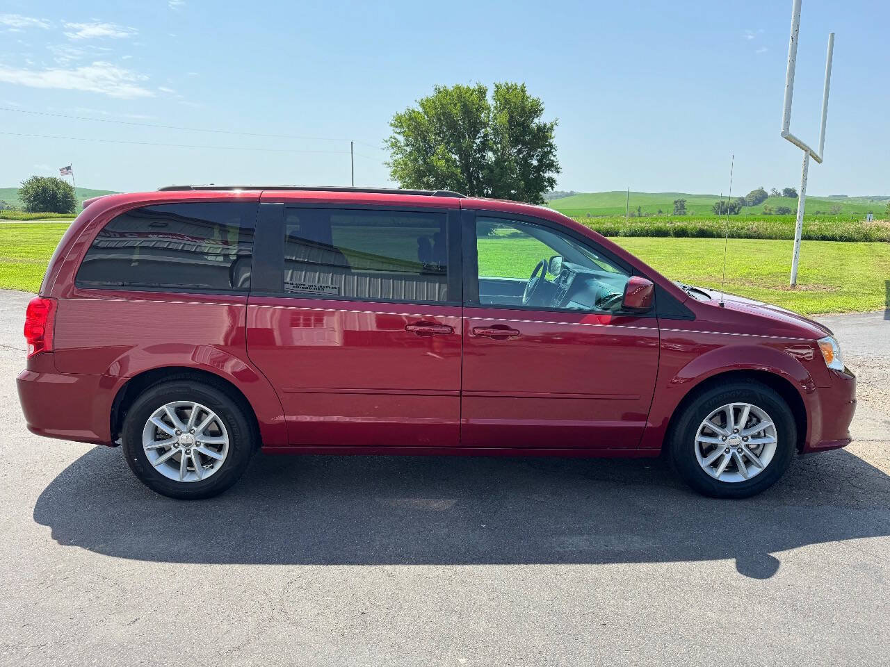 Used 2016 Dodge Grand Caravan SXT FWD image 6