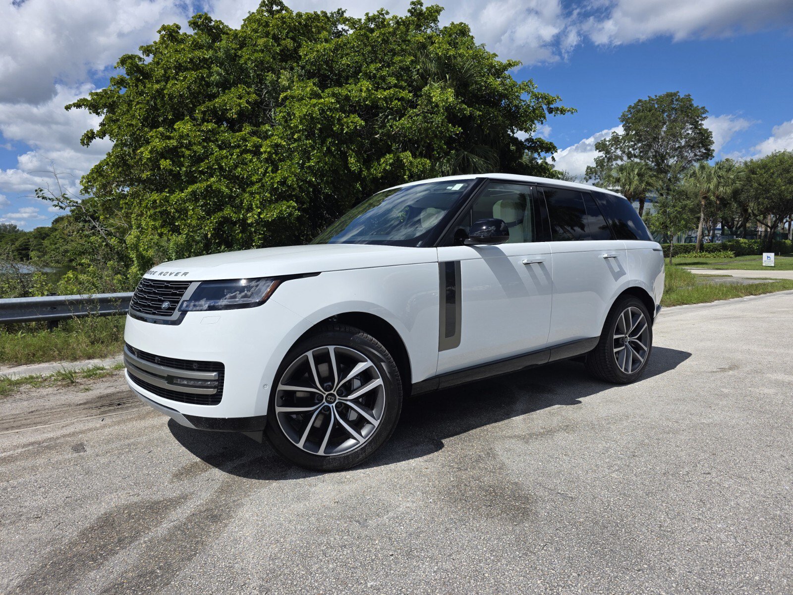 New 2027 Land Rover Range Rover SE AWD/4WD image 1