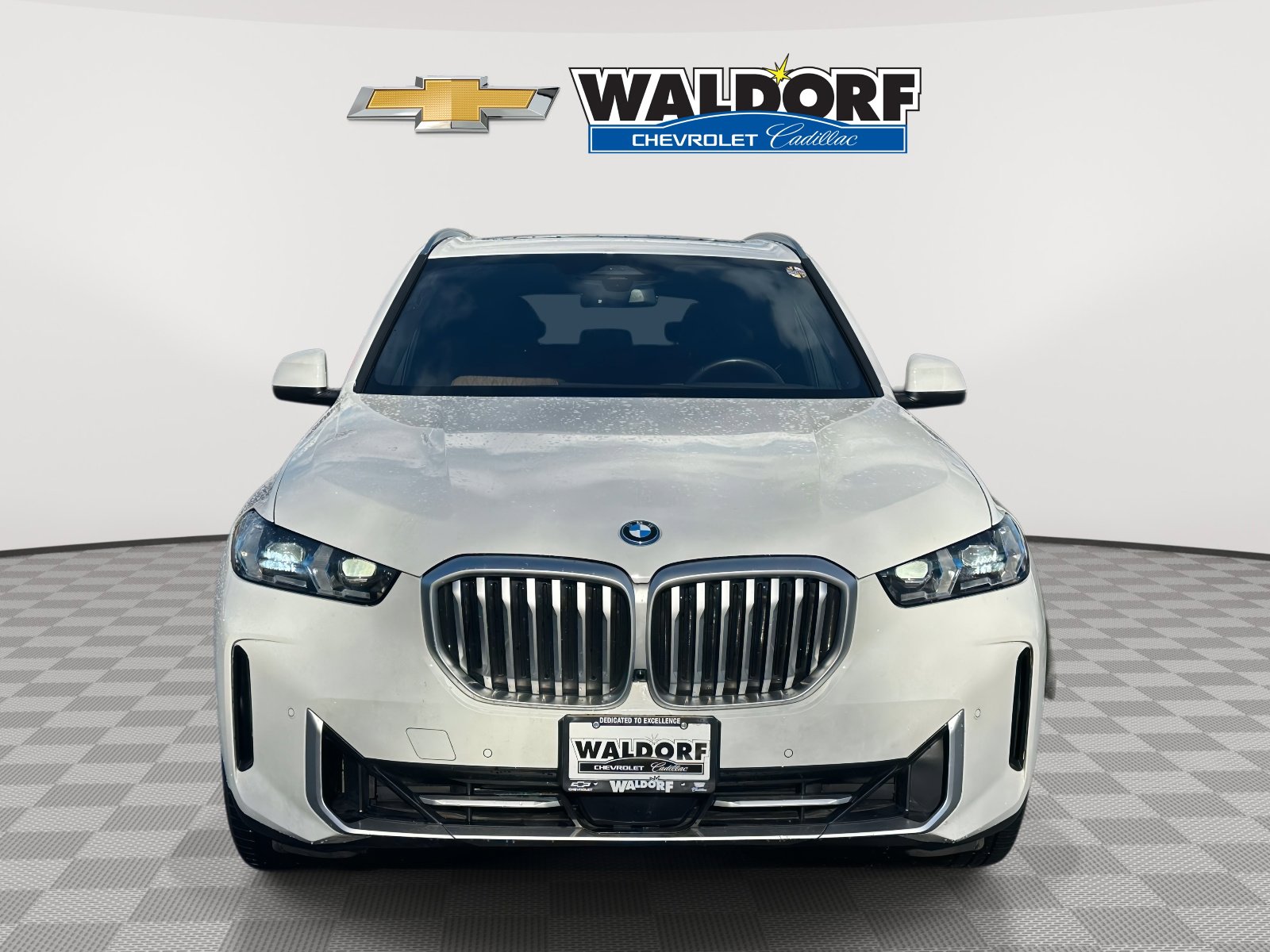 Used 2025 BMW X5 xDrive50e image 2