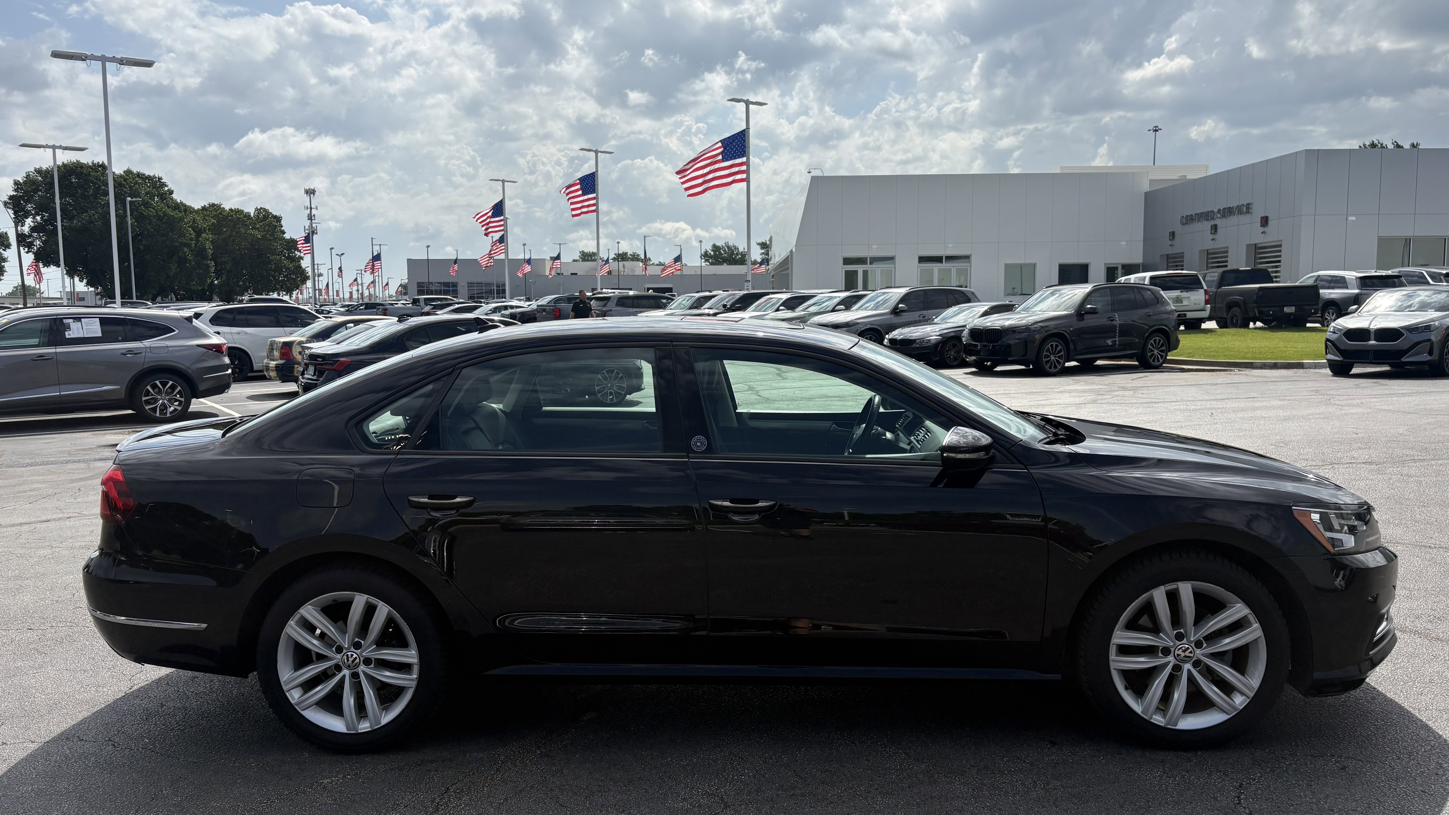 Used 2019 Volkswagen Passat 2.0T Wolfsburg w/ Wheels & Sunroof Package FWD image 11