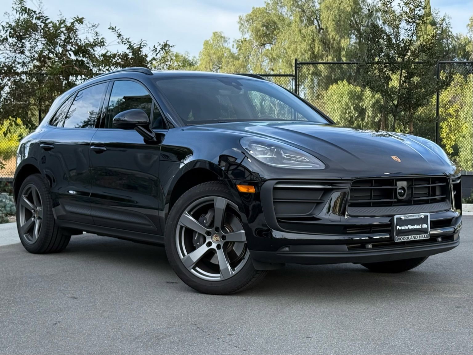 Used 2025 Porsche Macan AWD/4WD image 9