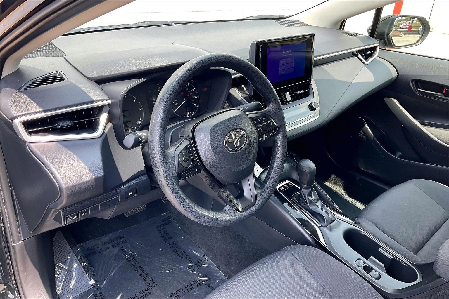 Used 2025 Toyota Corolla LE FWD image 18