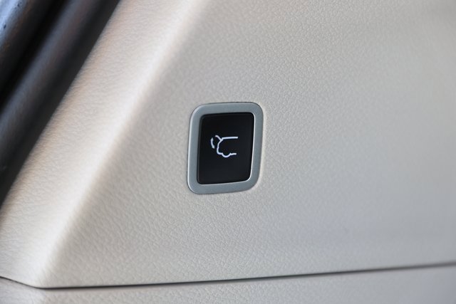 Used 2024 Chrysler Voyager LX image 9