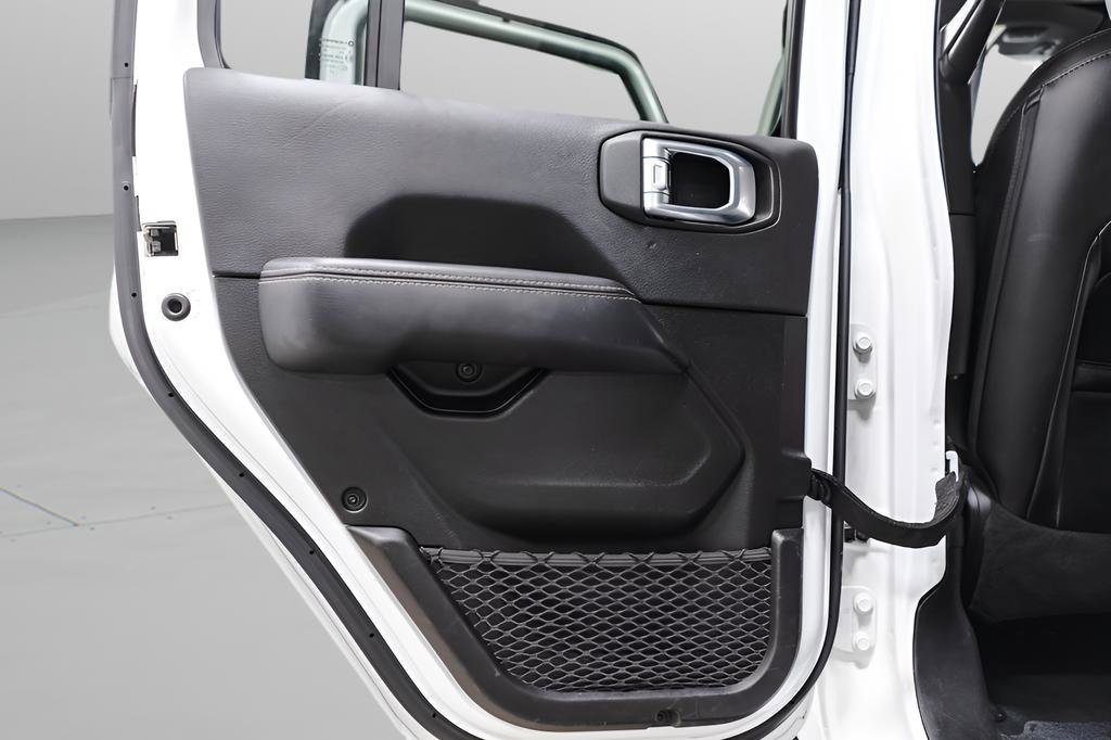 Used 2021 Jeep Gladiator Overland w/ Uconnect 4C Nav & Sound Group image 28