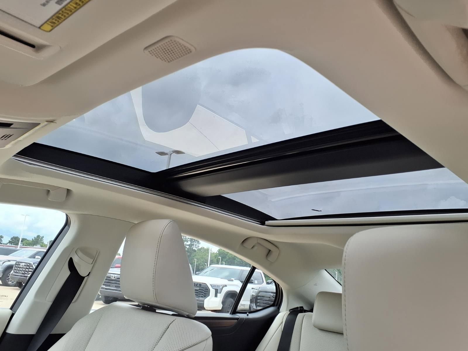 Used 2023 Lexus ES 350 w/ Premium Package FWD image 12