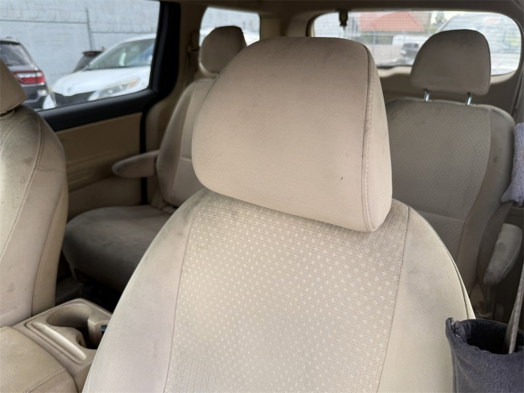 Used 2016 Kia Sedona LX image 7
