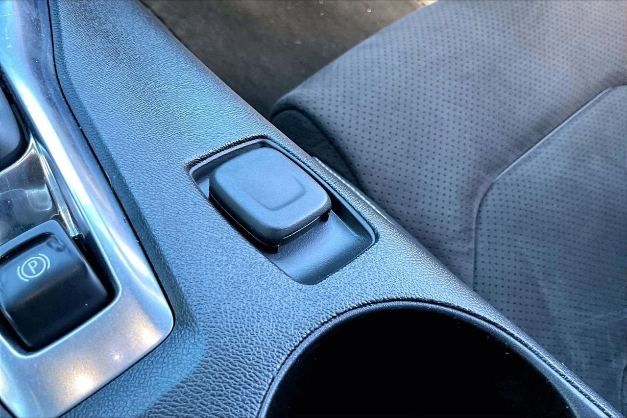 Used 2018 Chevrolet Camaro SS RWD image 15