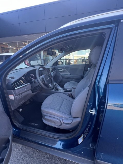 Used 2022 Kia Niro LX image 17