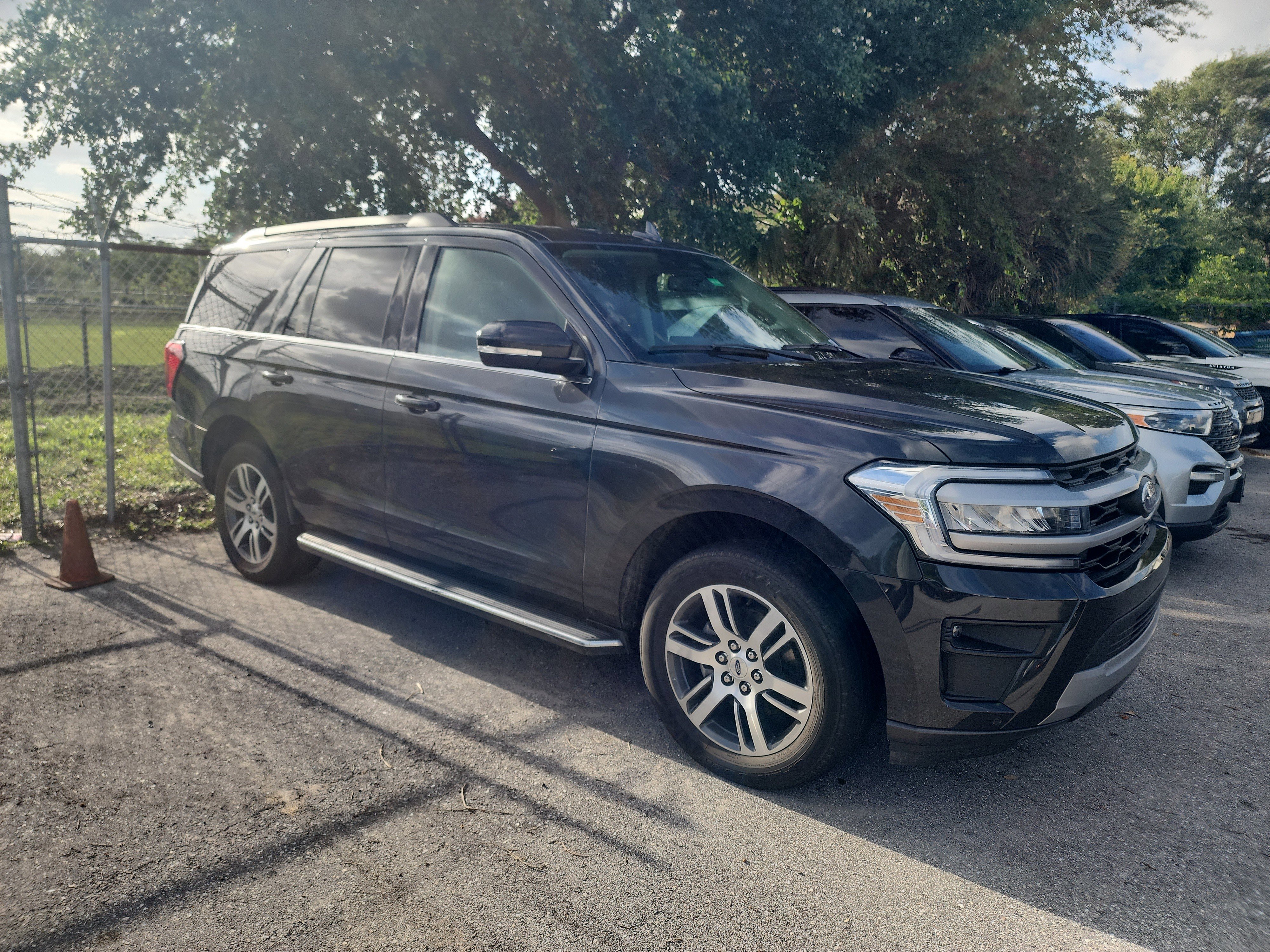 Used 2022 Ford Expedition XLT RWD image 3