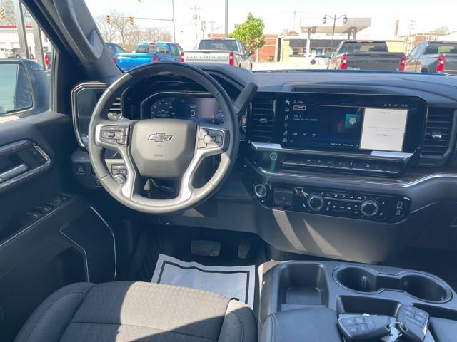 Used 2023 Chevrolet Silverado 1500 RST AWD/4WD image 4