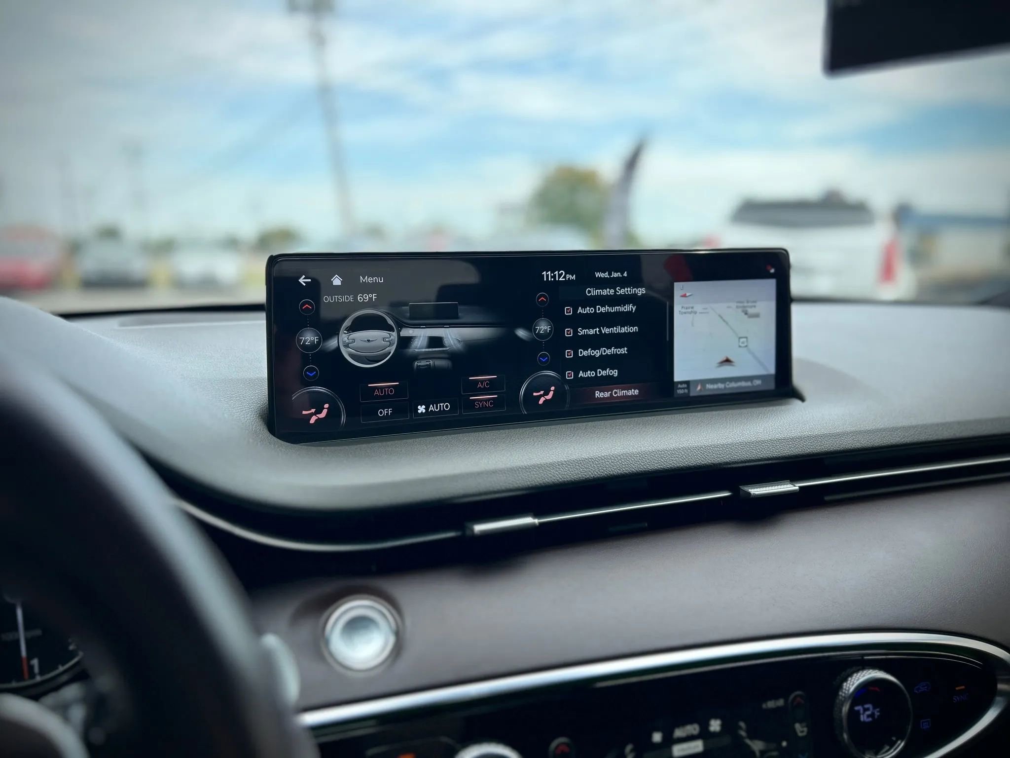 Used 2022 Genesis GV70 2.5T w/ Advanced Package image 28