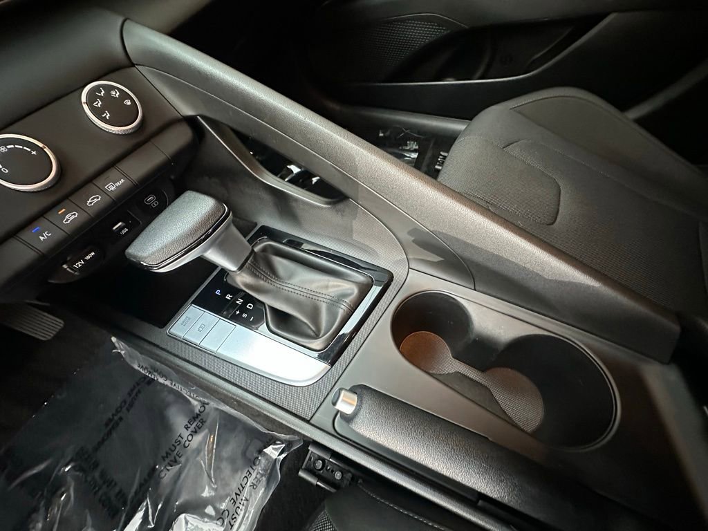 Certified 2024 Hyundai Elantra SE image 19