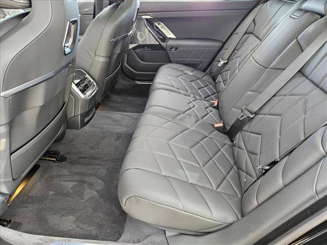 New 2026 BMW i7 M70 w/ Executive Package image 14