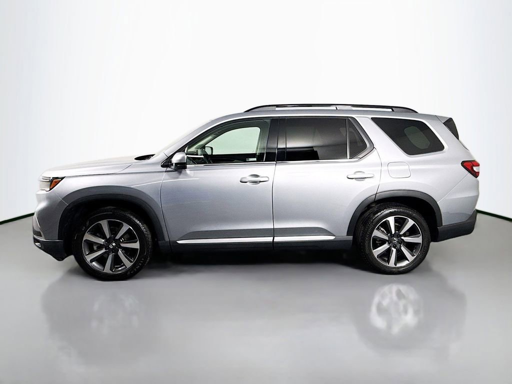 Certified 2024 Honda Pilot Touring image 4