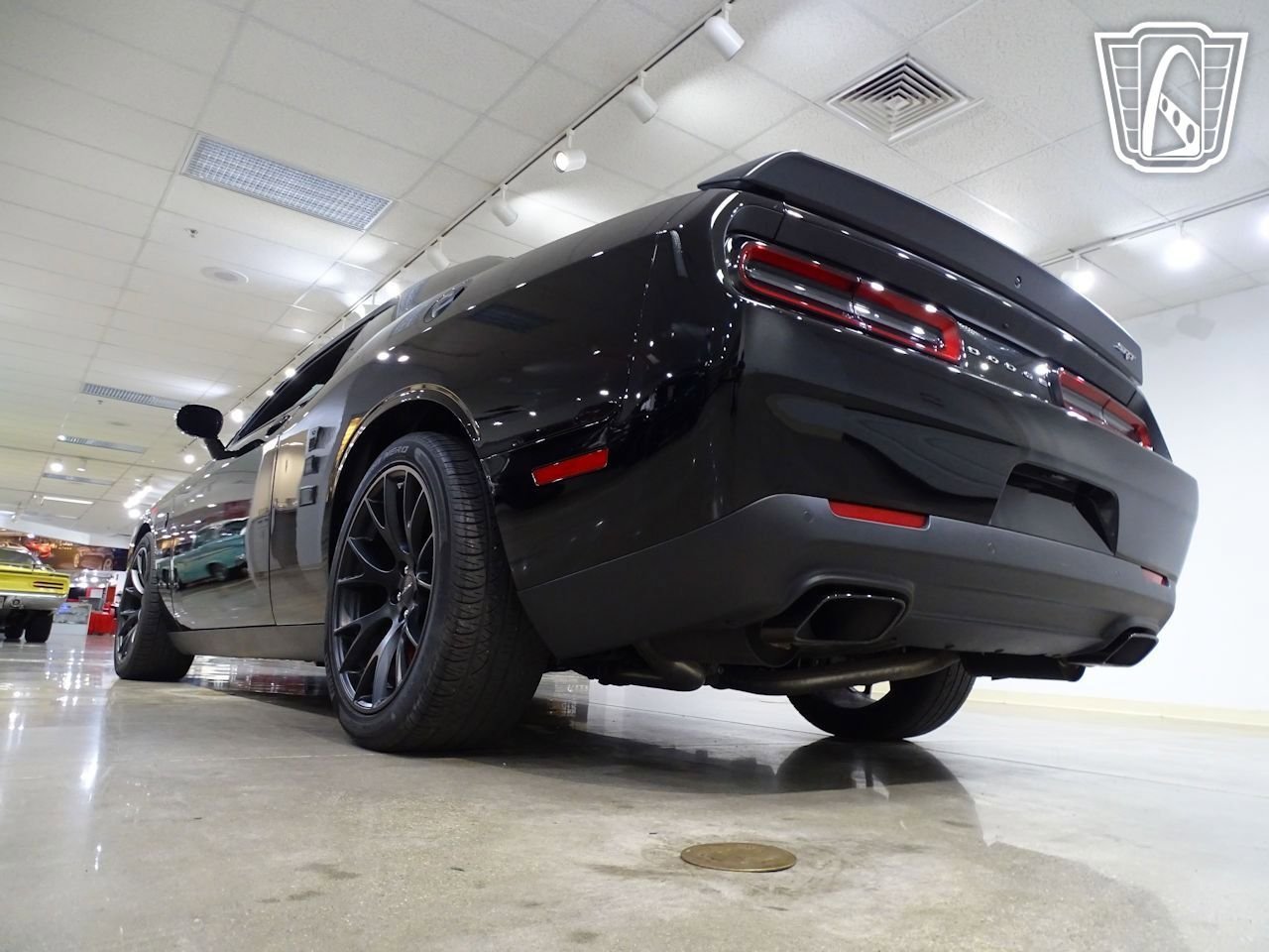 Used 2015 Dodge Challenger SRT Hellcat RWD image 11
