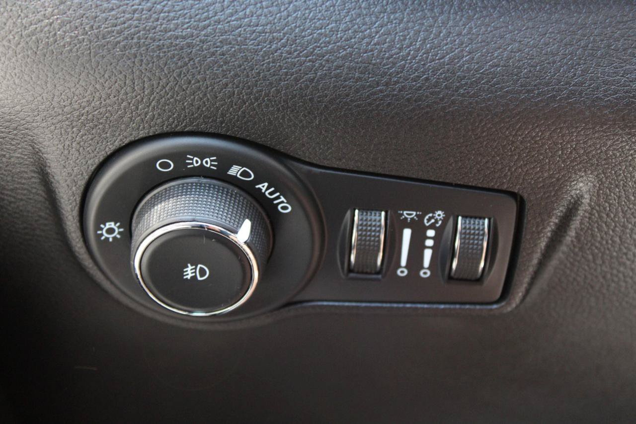 Used 2023 Jeep Compass Limited AWD/4WD image 23