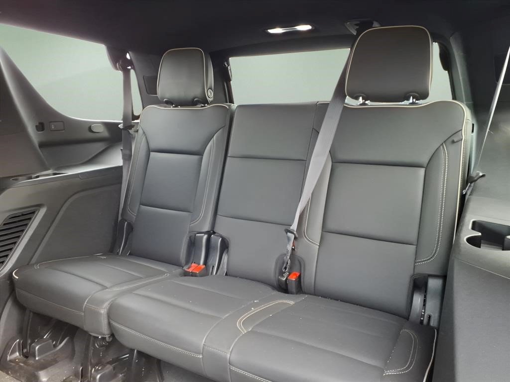 Used 2024 GMC Yukon SLT AWD/4WD image 7