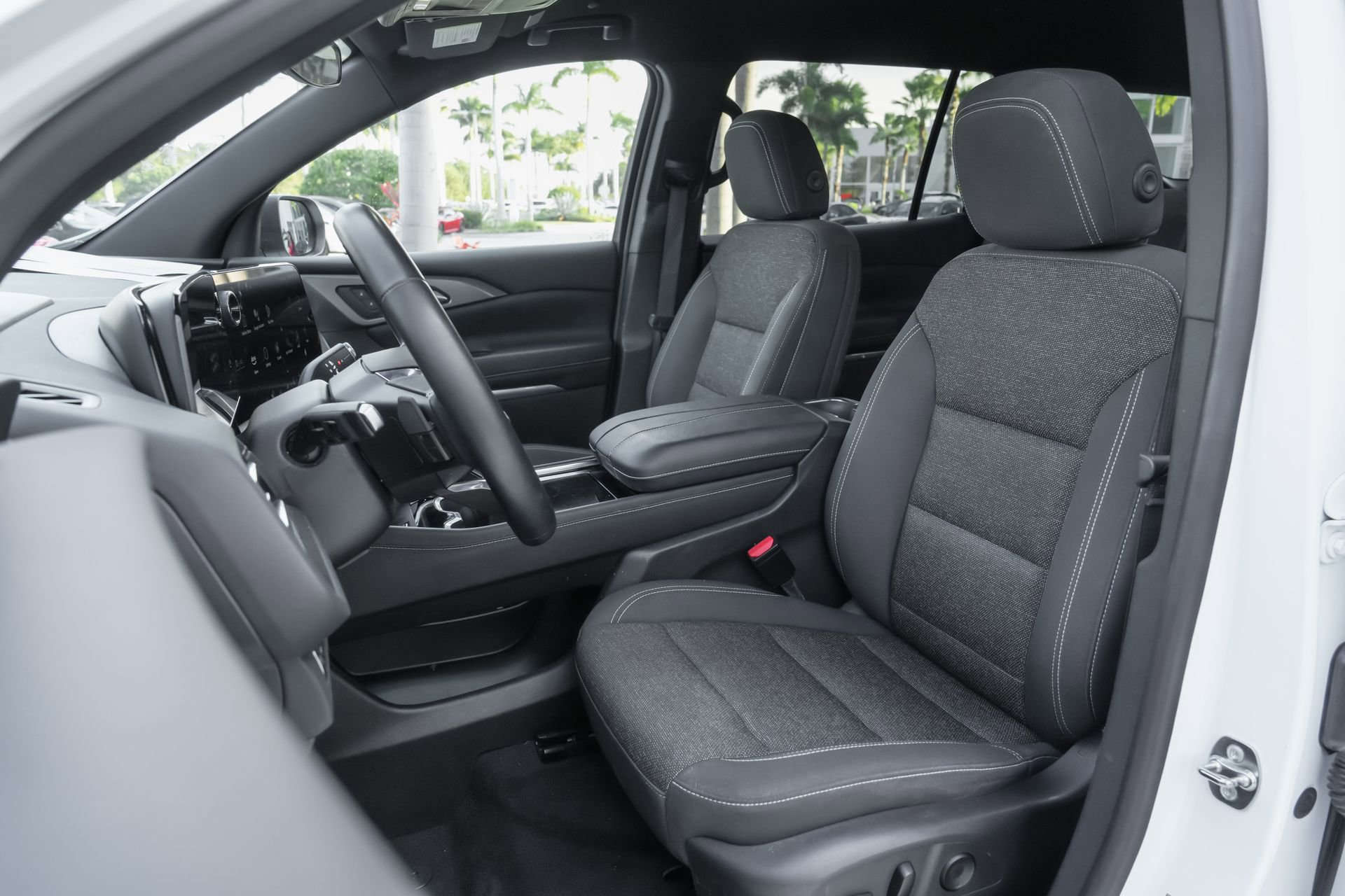 Used 2024 Chevrolet Traverse LT image 16