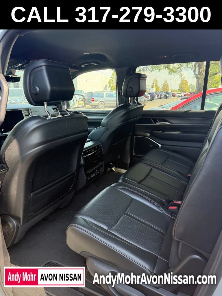 Used 2024 Jeep Wagoneer Series II w/ Flexible Seating Group AWD/4WD image 8