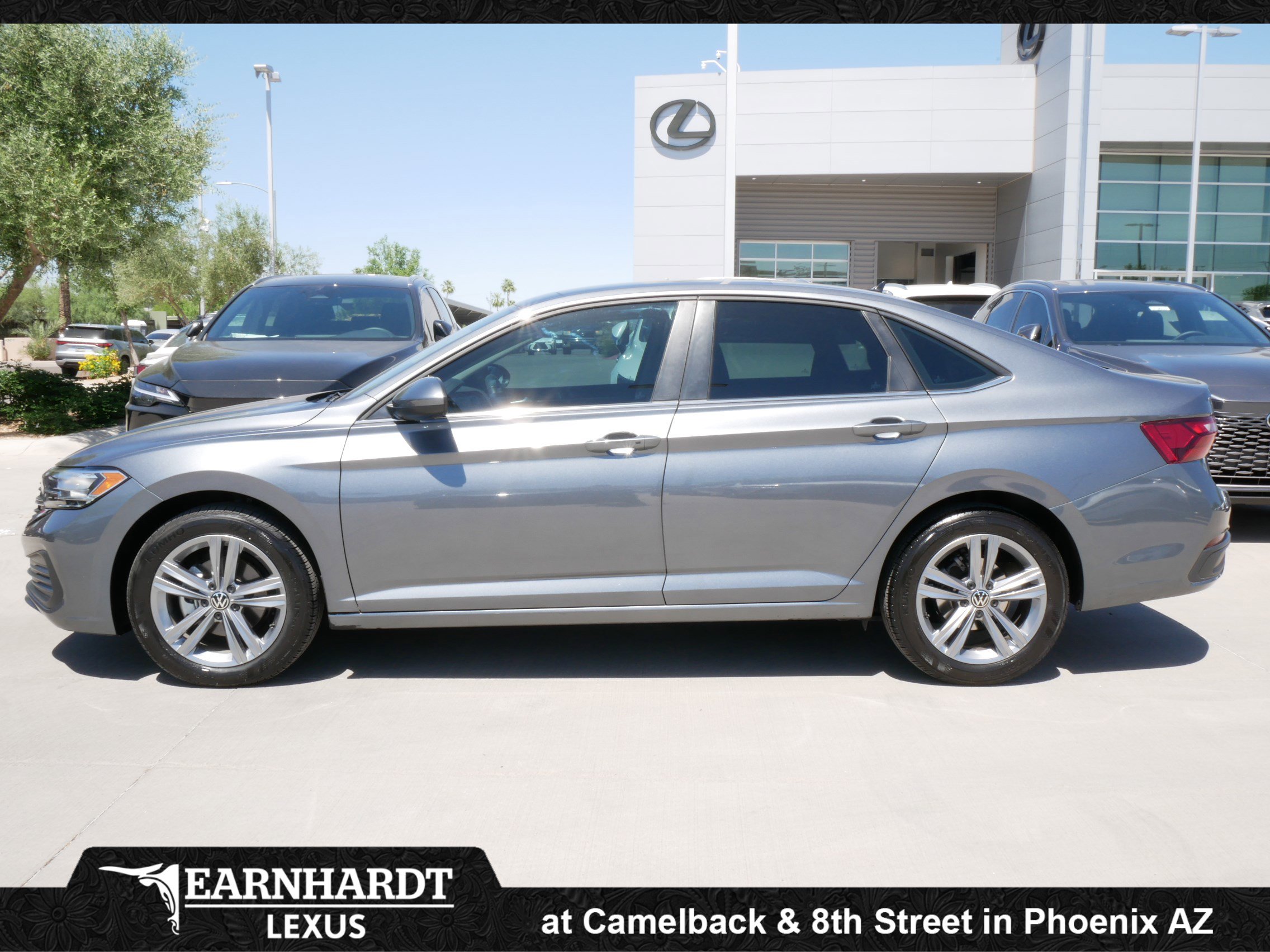 Used 2024 Volkswagen Jetta SE w/ Panoramic Sunroof Package image 3
