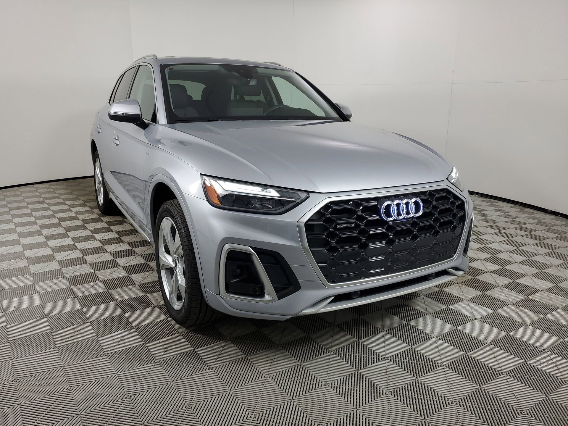 Certified 2024 Audi Q5 2.0T Premium Plus image 2