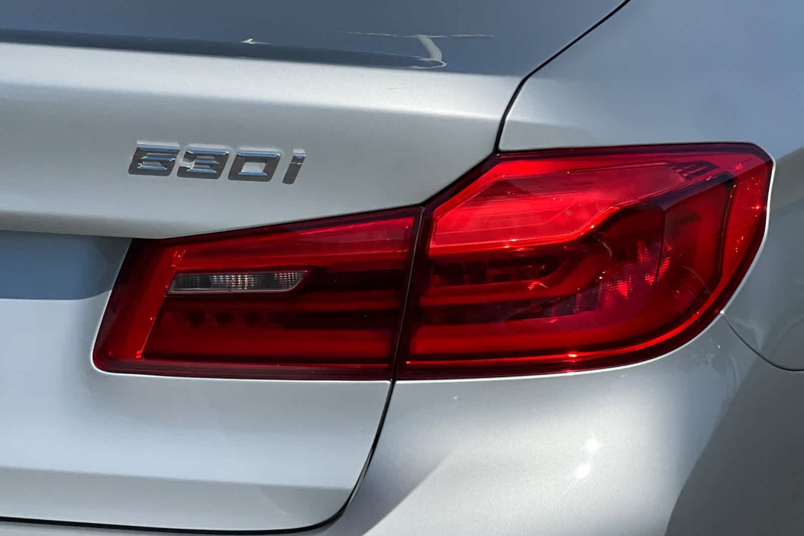 Used 2020 BMW 530i w/ Premium Package RWD image 32