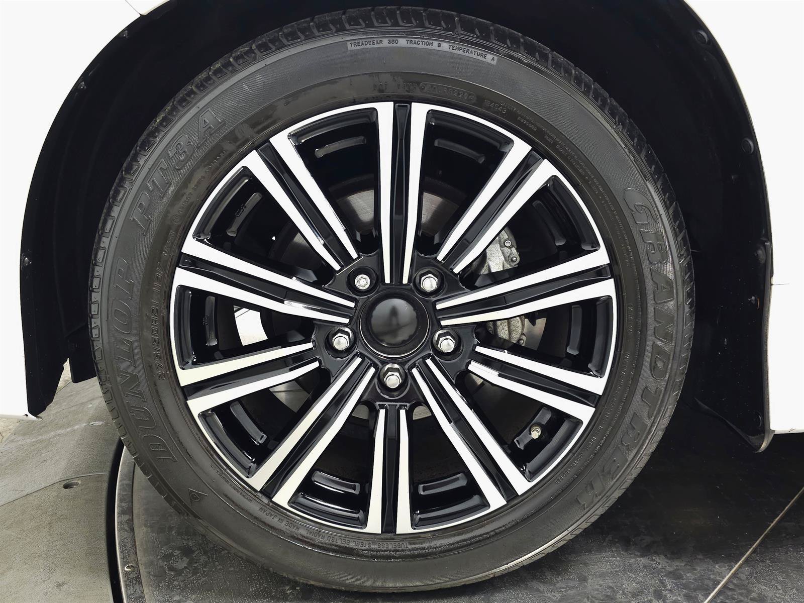 Certified 2021 Lexus LX 570 4WD w/ Luxury Package image 13