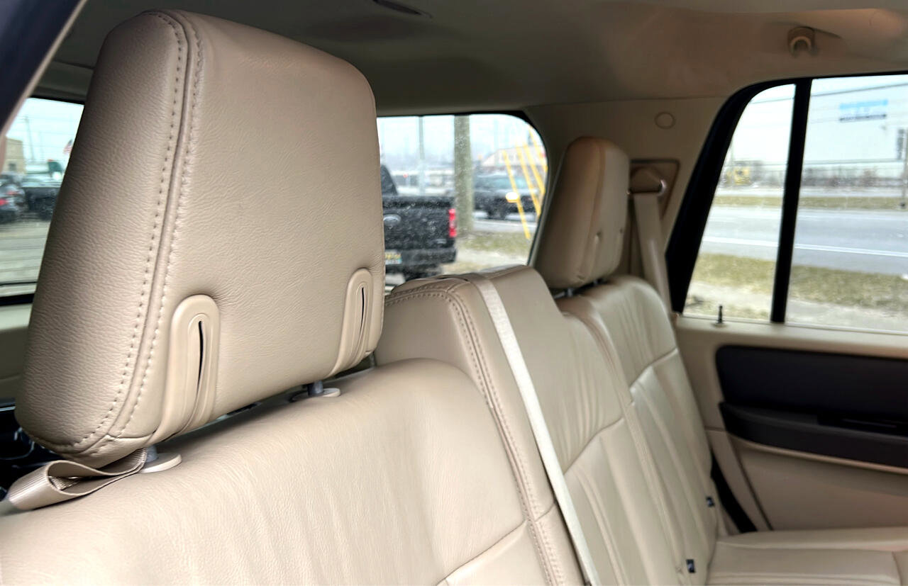 Used 2016 Lincoln Navigator Reserve image 11